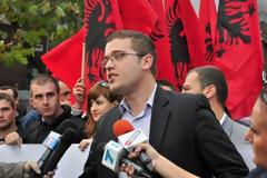 Νεολαία Τσάμηδων: Κλείστε τον δρόμο στην Χρυσή Αυγή αλλιώς θα πάρουμε το νόμο στα χέρια μας – Απειλούν με αντίποινα τους Βορειοηπειρώτες