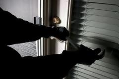 Μεσσηνία: Ο γονείς κήδευαν το παιδί τους και... οι αθίγγανοι κλέφτες τους άδειαζαν το σπίτι!