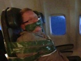 Φωτογραφία για Έγινε λιώμα και τον... κόλλησαν στο κάθισμα του αεροπλάνου!