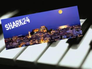 Φωτογραφία για Απίστευτο : Πλήκτρα πιάνου στολίζουν δρόμο της Κέρκυρας
