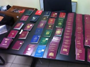 Φωτογραφία για Έπαιρναν 300 έως 500 ευρώ για πλαστό διαβατήριο ή ταυτότητα