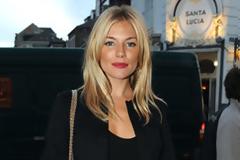 Pencil Φούστα. Από Office Look μέχρι Rock Chic Look!