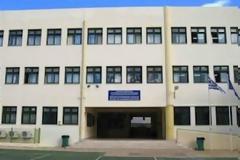 Μετά τις σκάλες, τώρα τα παιδιά κάνουν μάθημα και στα καμαρίνια!