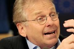 Κον Μπεντίτ: «Ηλίθιοι, Ντεπαρντιέ και Μπαρντό»