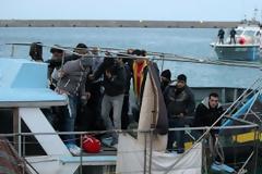 Συνελήφθησαν τρεις για το σκάφος - 11 μετανάστες αφέθηκαν ελεύθεροι