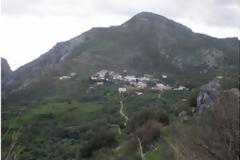 «Ό,τι τράβηξα να τραβήξουν οι πολιτικοί, να'χουνε ... την ευχή μου!»
