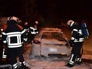 Φωτογραφία για Έκαψαν αντιπροσωπεία αυτοκινήτων στη Λεωφ. Αχαρνών