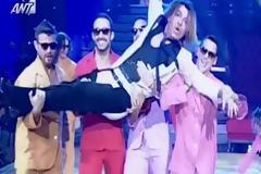 Μια εμφάνιση για πολύ γέλιο από τον λατρεμένο Τρύφωνα Σαμαρά! [Video]