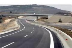 Μαύρες σημαίες και ανοιχτά διόδια για τον δρόμο - καρμανιόλα της Ολυμπίας Οδού