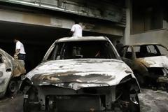 Εμπρησμοί με γκαζάκια σε αντιπροσωπείες αυτοκινήτων τη νύχτα,στο κέντρο της Αθήνας.