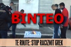 Αλβανοί έκαψαν την σημαία της Χρυσής Αυγής (ΒΙΝΤΕΟ)