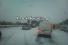 Με δυσκολία η κυκλοφορία στην εθνική οδό στο ύψος του Μαρτίνου