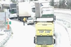 Ανάσχεση της κυκλοφορίας στο Μαρτίνο. Ουρές αυτοκινήτων στην Εθνική Οδό...