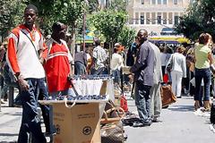 Στράγγισαν την Ελληνική οικονομία τα μαύρα εμβάσματα των λαθρομεταναστών...