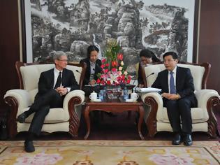 Φωτογραφία για O CEO της Apple Tim Cook κάνει Δεύτερη Επίσκεψη Κίνα