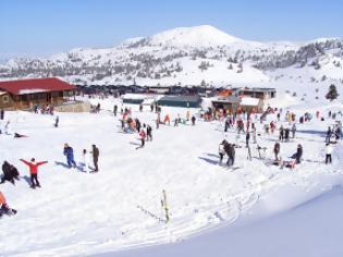 Φωτογραφία για Αφιερωμένη στα παιδιά η Παγκόσμια Ημέρα Χιονιού στο χιονοδρομικό Καλαβρύτων