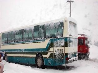 Φωτογραφία για Κρήτη: Λεωφορείο των ΚΤΕΛ, κατέβασε και παράτησε στα χιόνια ανήμπορη γυναίκα!