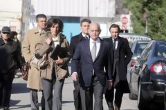 Καταθέτουν αυτή την ώρα στον Πεπόνη οι ξαδέλφες Παπακωνσταντίνου