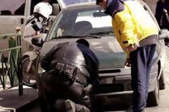 Πάτρα: 2640 πινακίδες αφαίρεσε η Δημοτική Αστυνομία μέσα στο 2012, αλλά κάποιοι εξακολουθούν να ...ρισκάρουν