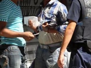 Φωτογραφία για Wall Street Journal: «Στην Ελλάδα αστυνομικοί κλέβουν χρήματα και κινητά απο... μετανάστες»!
