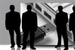 Και ένα στικάκι και δυο στικάκια… και πενήντα στικάκια κυκλοφορούν με τη λίστα Λαγκάρντ