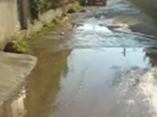 Φωτογραφία για Οι κάτοικοι του Δήμου Σαρωνικού ενημερώνουν: Διαρροή υδάτων στο Λαγονήσι [video]