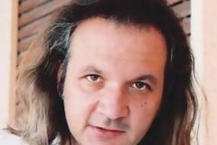 Δείτε τον Χρήστο Θηβαίο με τη σύζυγο του  και κόρη του Θάνου Μικρούτσικου!