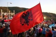 «Ερυθρόμαυρη Συμμαχία»: Δημοψήφισμα για την ενοποίηση με το Κόσοβο