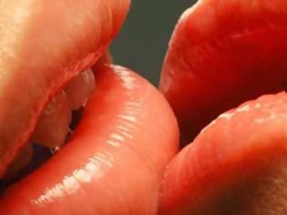 Φωτογραφία για 13 πράγματα που δε ξέρετε για το φιλί!