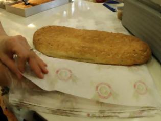 Φωτογραφία για Βόλος: Ζητούν μπαγιάτικο ψωμί από τους φούρνους για να ξεγελάσουν την πείνα τους