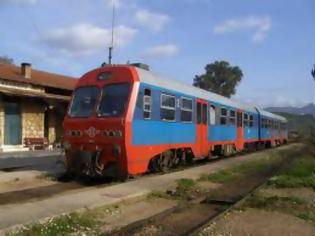 Φωτογραφία για ΠΡΙΝ ΛΙΓΟ: Παοκτσήδες ακινητοποίησαν τρένο στη Λάρισα