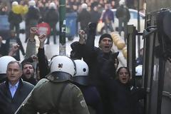 Καταδικάζει το ΚΚΕ τις καταλήψεις.