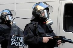 Με καινούργια όπλα που παίρνουν πλαστικές σφαίρες χθες τα ΕΚΑΜ