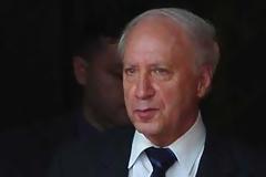 Ο M. Nimetz αντιμέτωπος με την πολιτική κρίση των Σκοπίων