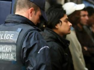 Φωτογραφία για Πάτρα: Το ρεπορτάζ του ΒΒC για τους μετανάστες στο λιμάνι - Κάνει λόγο για κακομεταχείριση από τους αστυνομικούς