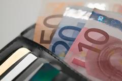 Ειρηνοδικείο διέγραψε χρέος άνεργης μητέρας