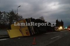 ΤΩΡΑ-Φθιώτιδα: Κλειστός ο δρόμος στον Μπράλο - Τούμπαρε νταλίκα στη μέση του δρόμου