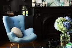 Dark ‘n’ chic decor