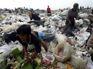 Φωτογραφία για Στα σκουπίδια σχεδόν τα μισά τρόφιμα στον πλανήτη