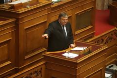 Νέα επίθεση Βενιζέλου κατά ΣΥΡΙΖΑ και Χρυσής Αυγής...«Μιλάς κι από πάνω τώρα;» ακούστηκε από τα έδρανα του ΣΥΡΙΖΑ.