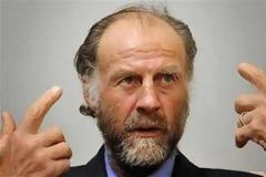 Πριόνισε τα δάχτυλά του για να γλυτώσει χρήματα