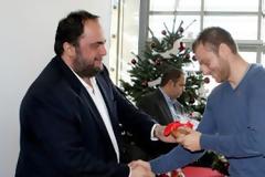 Προεδρικές επαφές και «παρεάκια»...
