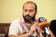 Βαγγέλης Διαμαντόπουλος: Ο «αναρχικός βουλευτής» ντυμένος Σούπερμαν! (φωτό)