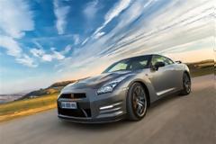 Το NISSAN GT-R  ανεβάζει ακόμη πιο ψηλά τον πήχη των επιδόσεών του !