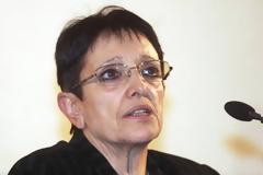 Παπαρήγα: Θα έκοβα και δέντρα για να ζεσταθούν τα παιδιά μου