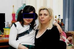Συγκλονίζει 54χρονη: Αν δεν είχα την εγγονή μου θα είχα αυτοκτονήσει...