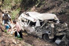 Νεπάλ: Εικοσιεννιά νεκροί και 13 τραυματίες από πτώση λεωφορείου σε γκρεμό