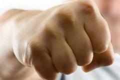 K. Αχαϊα: Εργαζόμενος στο Δήμο «ξυλοφόρτωσε» αντιδήμαρχο