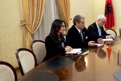 Αλβανία: Συνάντηση Σ. Μπερίσα με εκπροσώπους της ραδιοτηλεόρασης του Κοσόβου RTK