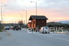 Ιστιαία: Είδαν το σπίτι που έβγαλε ρόδες και το χάζευαν